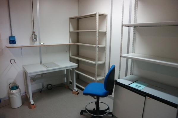 28#2717 Mobili pensili e banco da lavoro in vendita - foto 5