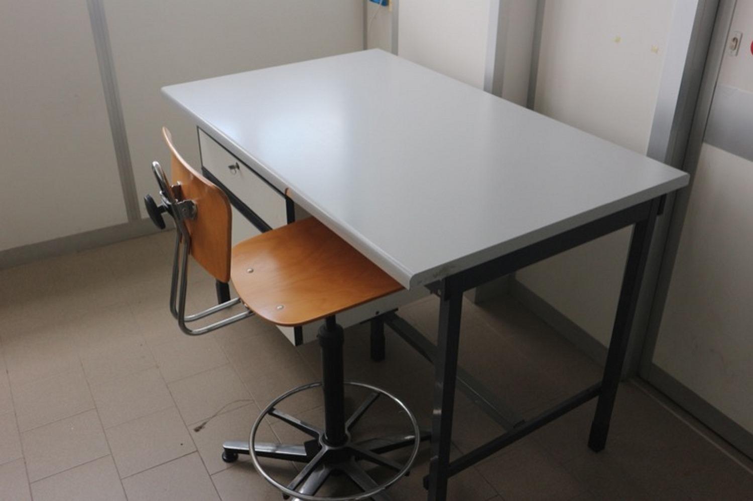 Lot Laboratory furniture