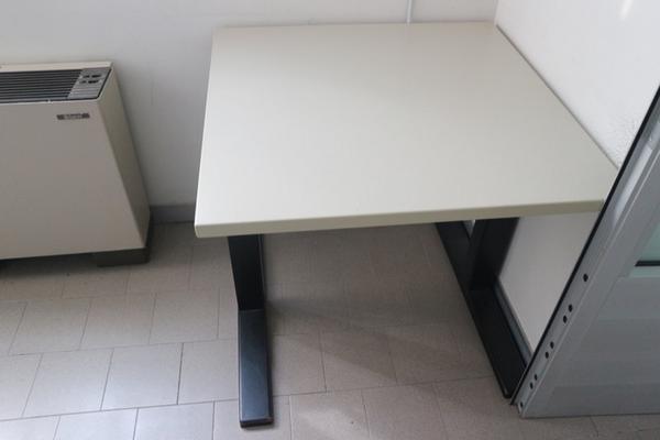 46#2718 Arredi e attrezzature ufficio in vendita - foto 2