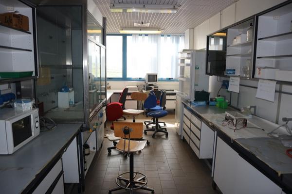 51#2718 Arredi e attrezzatura da laboratorio in vendita - foto 1