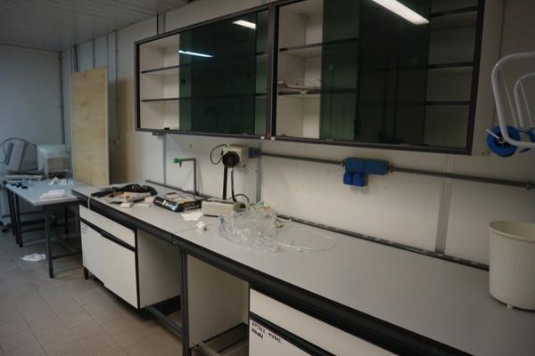 60#2718 Arredi da laboratorio in vendita - foto 1
