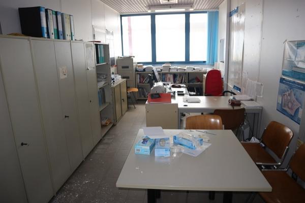 64#2718 Arredi e attrezzature ufficio in vendita - foto 1