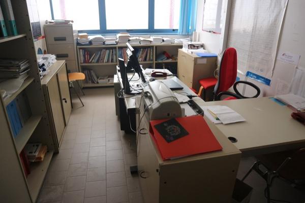 64#2718 Arredi e attrezzature ufficio in vendita - foto 4