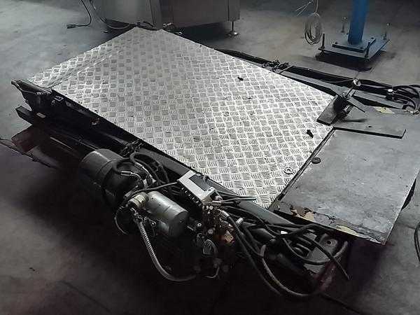 1#2732 Pedana caricatrice applicabile su autocarri in vendita - foto 1