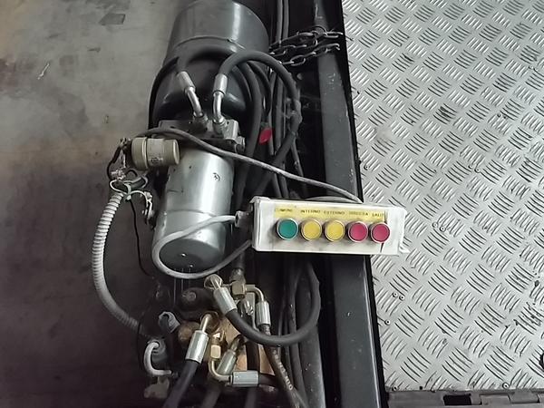 1#2732 Pedana caricatrice applicabile su autocarri in vendita - foto 2