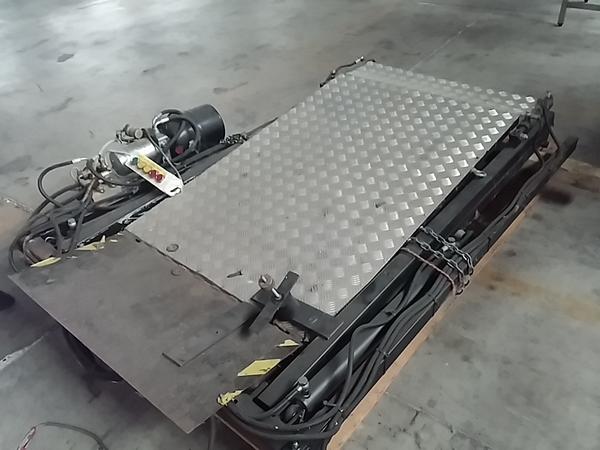 1#2732 Pedana caricatrice applicabile su autocarri in vendita - foto 3