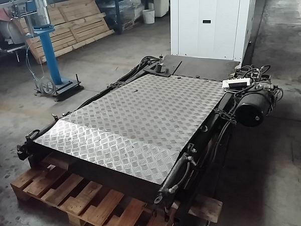 1#2732 Pedana caricatrice applicabile su autocarri in vendita - foto 4