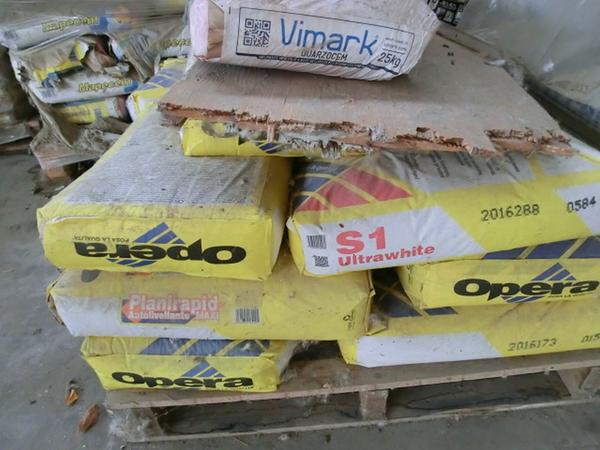 96#2746 Scaffalatura e partite di prodotti cementizi in vendita - foto 27
