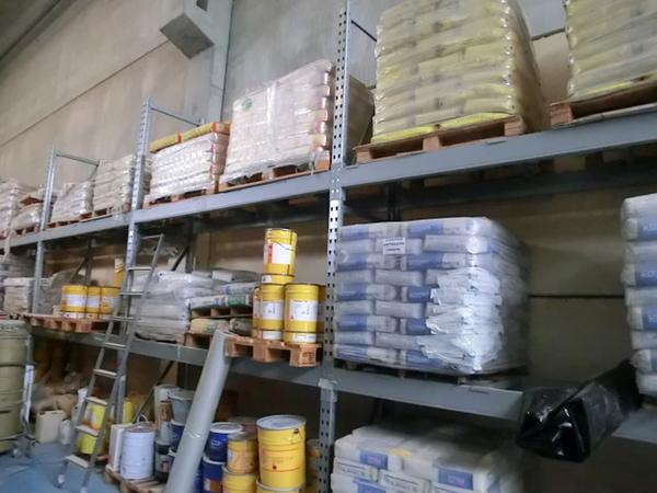 96#2746 Scaffalatura e partite di prodotti cementizi in vendita - foto 30