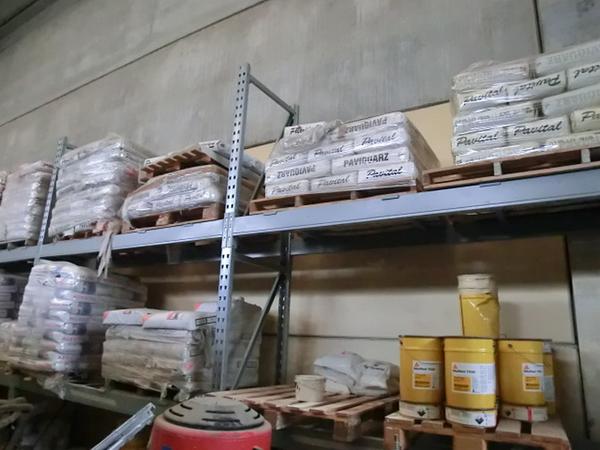 96#2746 Scaffalatura e partite di prodotti cementizi in vendita - foto 31
