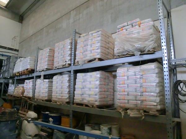 96#2746 Scaffalatura e partite di prodotti cementizi in vendita - foto 34