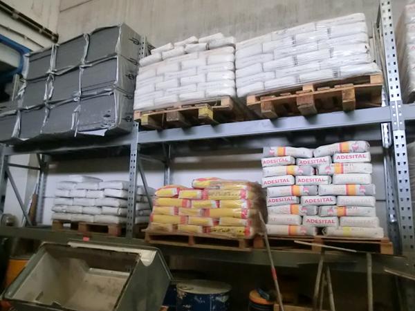 96#2746 Scaffalatura e partite di prodotti cementizi in vendita - foto 35