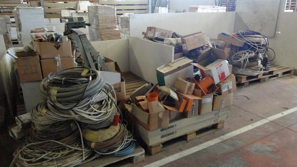 31#2759 Materiale elettrico in vendita - foto 1