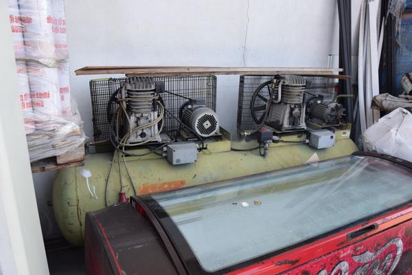 22#2786 Compressore Cmc e armadietti in vendita - foto 1