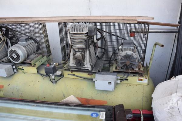 22#2786 Compressore Cmc e armadietti in vendita - foto 3
