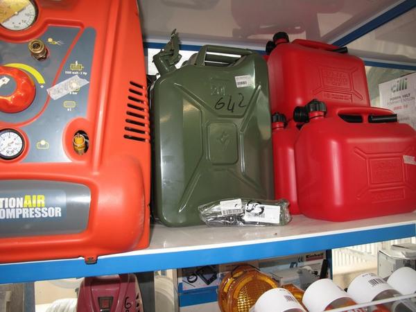 1#2797 Bidoni in plastica in vendita - foto 4