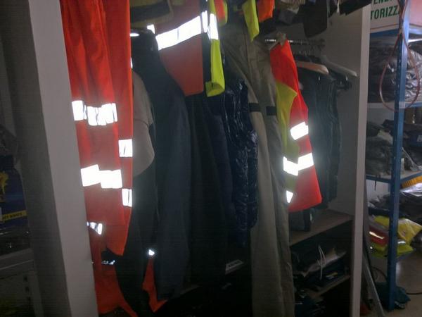 2#2797 Abbigliamento da lavoro in vendita - foto 33