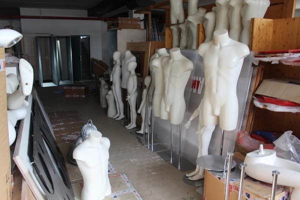 1#2810 Attrezzature per negozio di abbigliamento in vendita - foto 1
