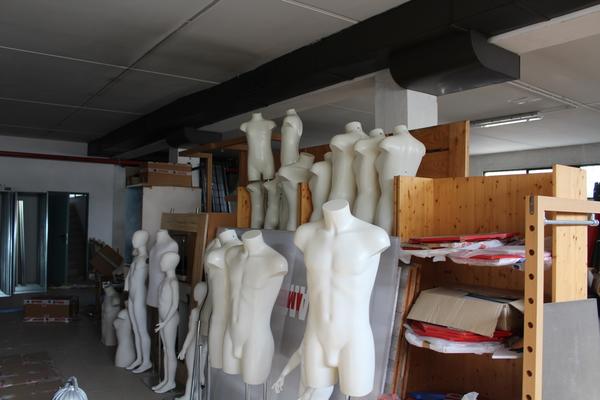 1#2810 Attrezzature per negozio di abbigliamento in vendita - foto 11