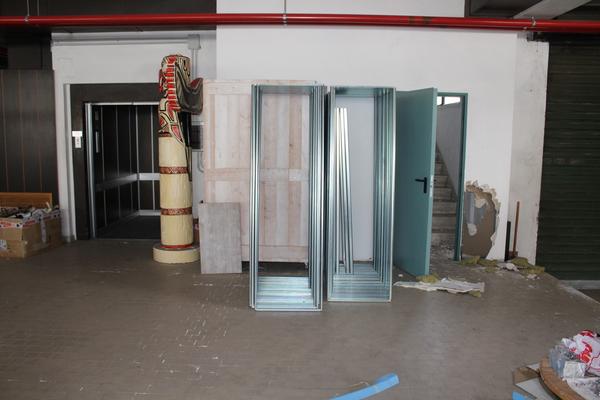 1#2810 Attrezzature per negozio di abbigliamento in vendita - foto 14