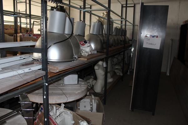 1#2810 Attrezzature per negozio di abbigliamento in vendita - foto 23