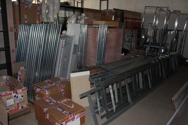 1#2810 Attrezzature per negozio di abbigliamento in vendita - foto 27