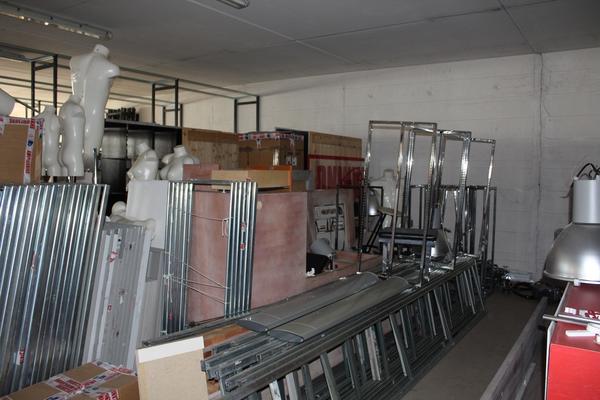 1#2810 Attrezzature per negozio di abbigliamento in vendita - foto 28