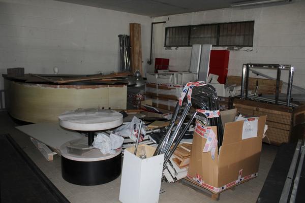 1#2810 Attrezzature per negozio di abbigliamento in vendita - foto 33