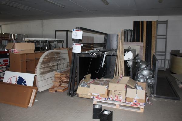 1#2810 Attrezzature per negozio di abbigliamento in vendita - foto 39