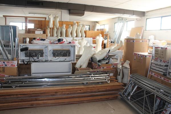 1#2810 Attrezzature per negozio di abbigliamento in vendita - foto 41