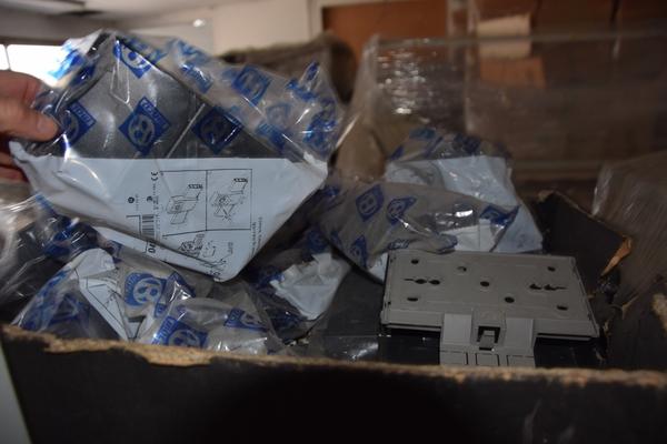 4#2816 Elementi assemblaggio macchine elettroniche in vendita - foto 6