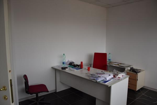 1#2819 Arredi e attrezzature ufficio in vendita - foto 34