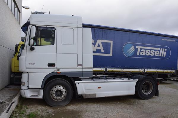 23#2820 Trattore stradale DAF Trucks in vendita - foto 1