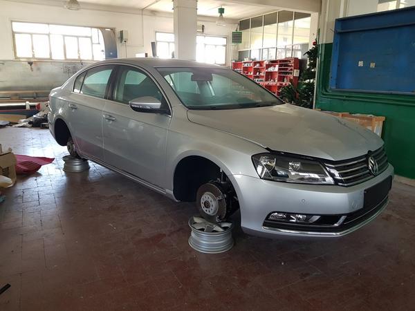 2#2830 Volkswagen Passat pezzi di ricambio in vendita - foto 1