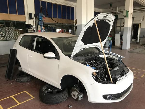 3#2830 Volkswagen Golf pezzi di ricambio in vendita - foto 1