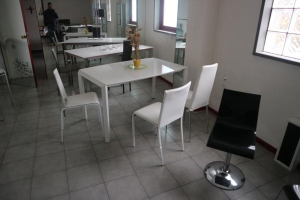 38#2858 Tavoli e sedie in vendita - foto 2