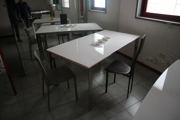 38#2858 Tavoli e sedie in vendita - foto 3