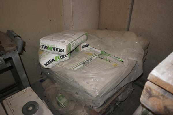 22#2905 Sacchi Kerakoll e attrezzature edili in vendita - foto 2