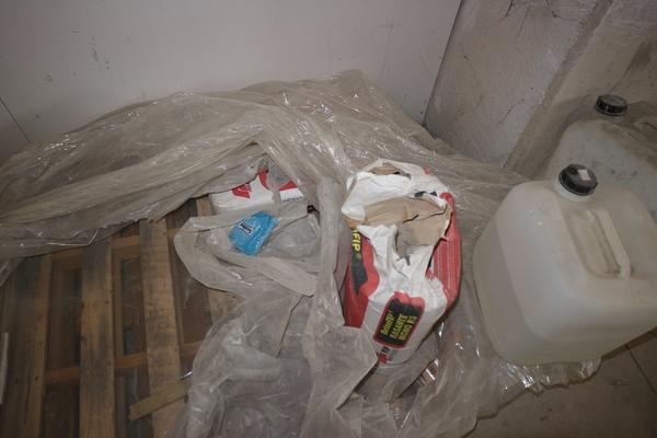 22#2905 Sacchi Kerakoll e attrezzature edili in vendita - foto 6