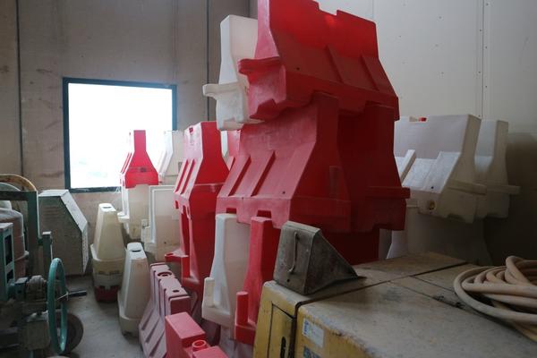 27#2905 Barriere stradali in plastica in vendita - foto 1