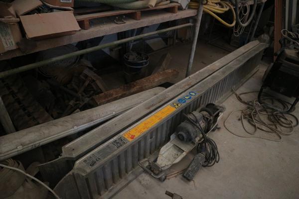 46#2905 Attrezzature edili in vendita - foto 1