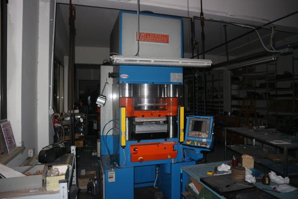 8#2907 Pressa Locatelli Meccanica con pannello di controllo in vendita - foto 2