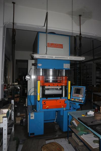 8#2907 Pressa Locatelli Meccanica con pannello di controllo in vendita - foto 3