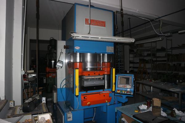 8#2907 Pressa Locatelli Meccanica con pannello di controllo in vendita - foto 4