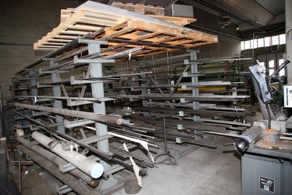 29#2930 Tondi in alluminio e barre piatte in ferro in vendita - foto 2