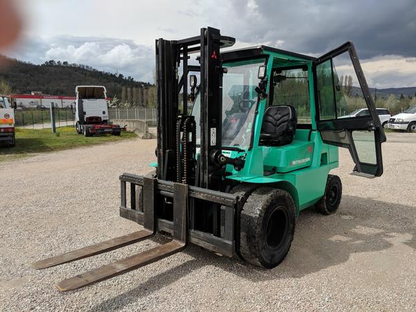 Carrelli elevatori in vendita