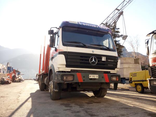 45#2949 Autocarro Mercedes 1844 con stanti e gru per legname in vendita - foto 4