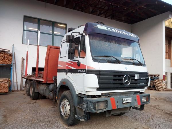 45#2949 Autocarro Mercedes 1844 con stanti e gru per legname in vendita - foto 5