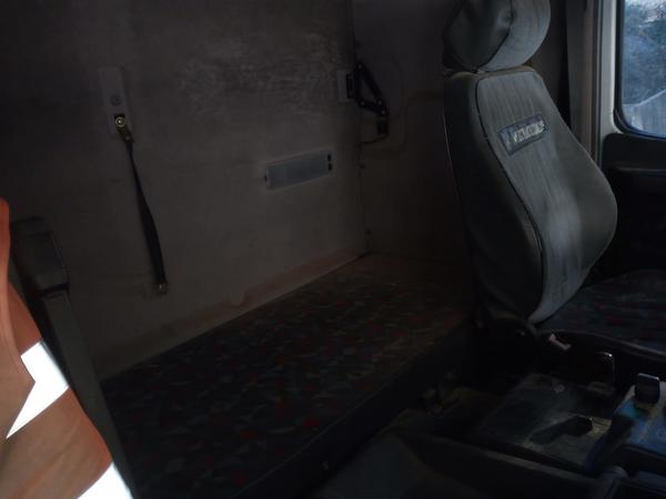 45#2949 Autocarro Mercedes 1844 con stanti e gru per legname in vendita - foto 7