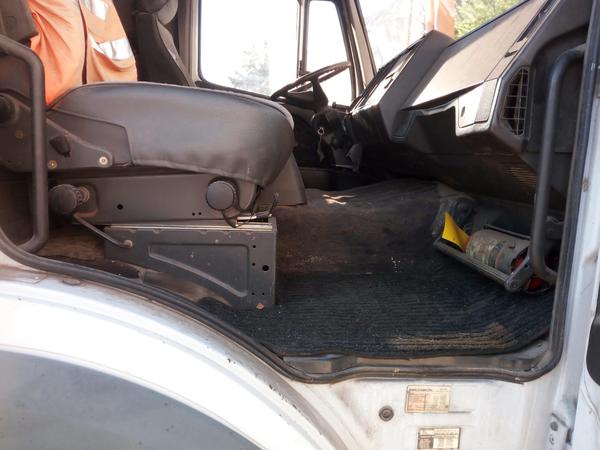 45#2949 Autocarro Mercedes 1844 con stanti e gru per legname in vendita - foto 12